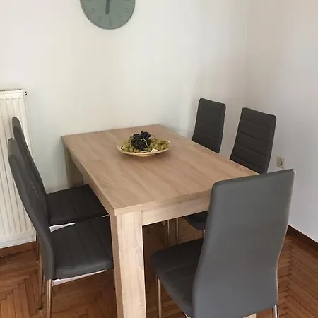 Apartamento 5 *